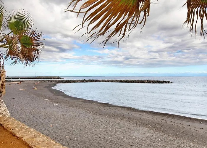 Front Puertito بويرتيتو دو غويمار